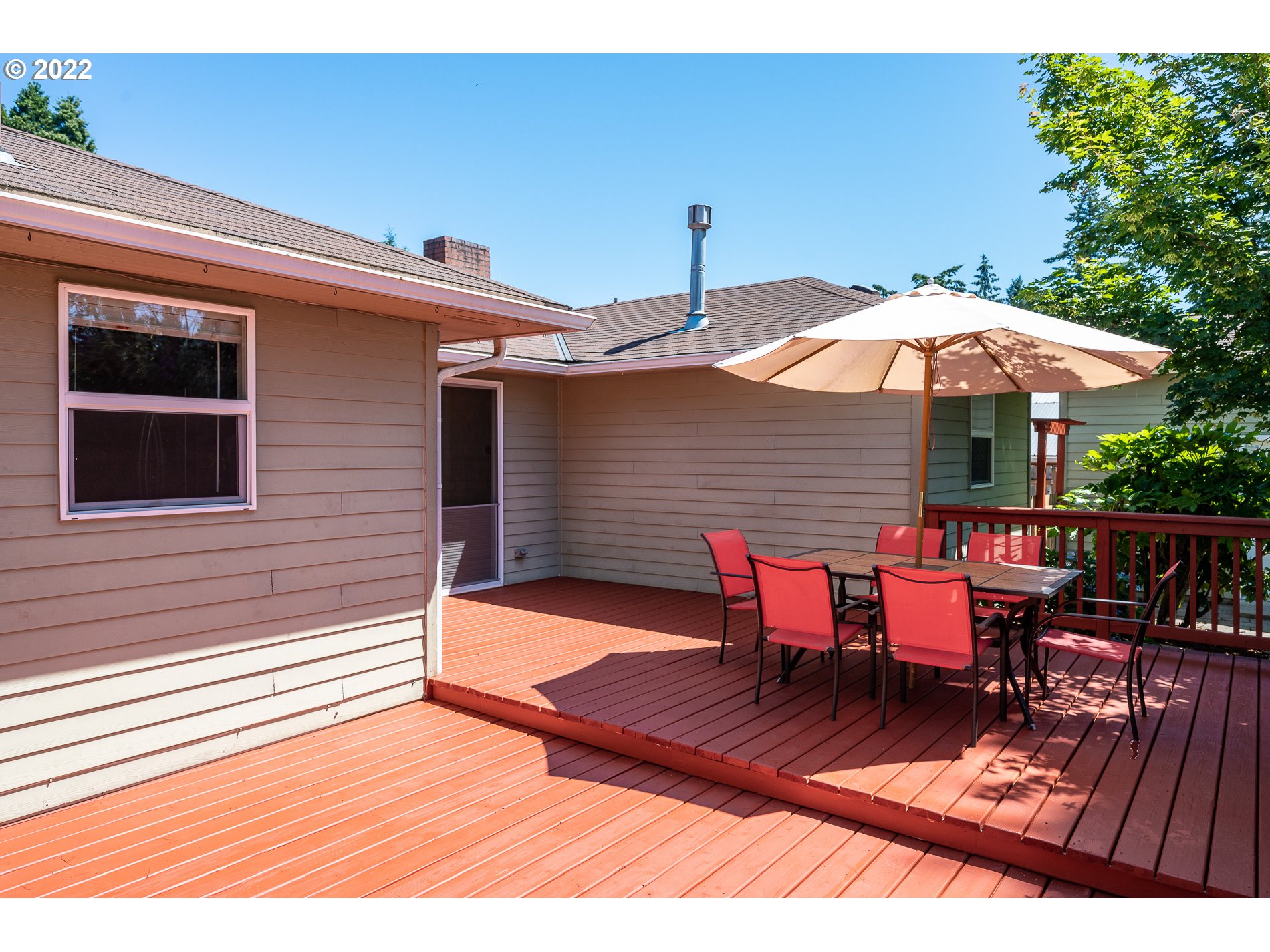 13808 Southeast Center Street Portland, OR 97236 - Photo 29 of 32 Deck