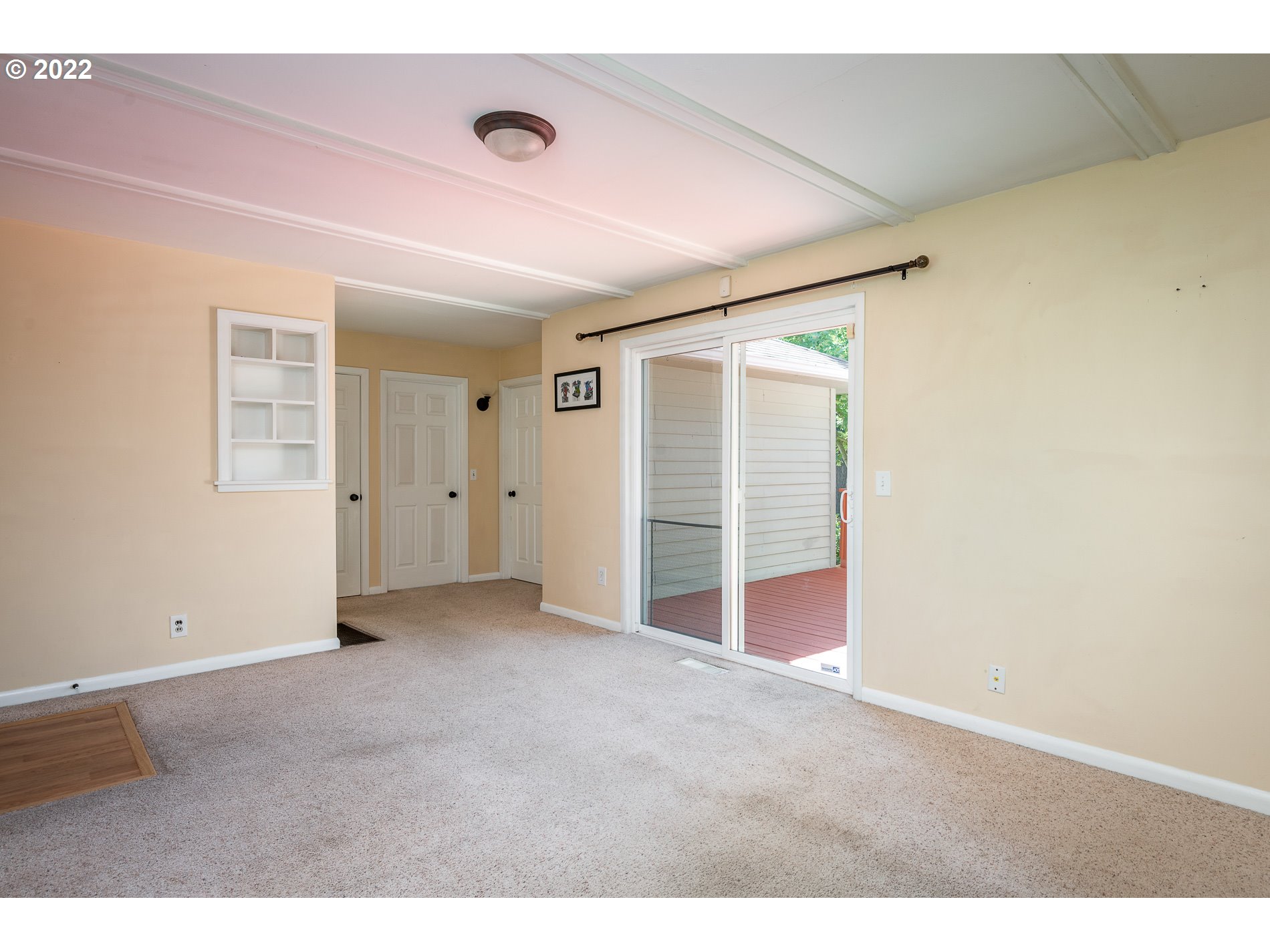 13808 Southeast Center Street Portland, OR 97236 - Photo 5 of 32 Living Room