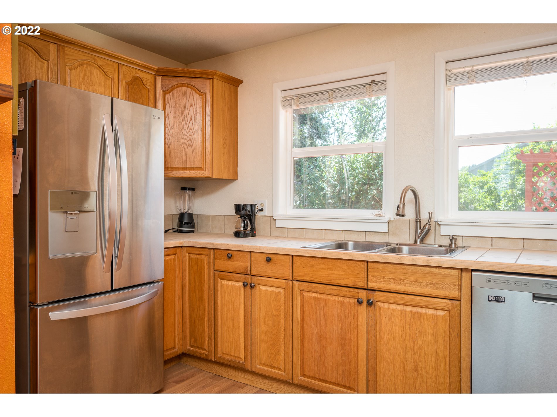 13808 Southeast Center Street Portland, OR 97236 - Photo 10 of 32 Kitchen