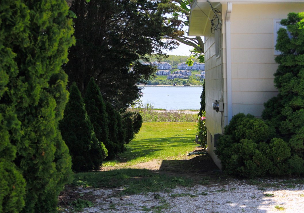 1239 Anthony Road Portsmouth, RI 02871 - Photo 21 of 27