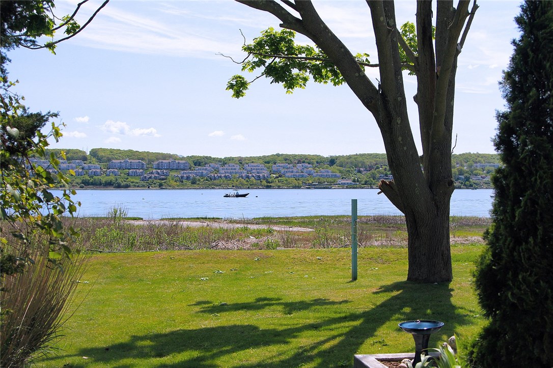1239 Anthony Road Portsmouth, RI 02871 - Photo 3 of 27
