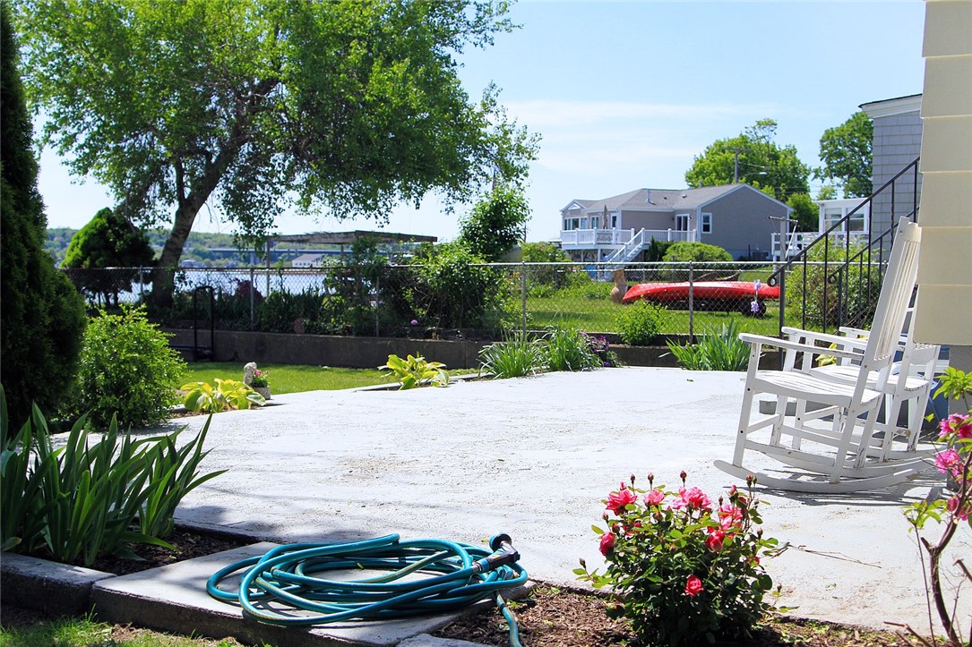 1239 Anthony Road Portsmouth, RI 02871 - Photo 5 of 27
