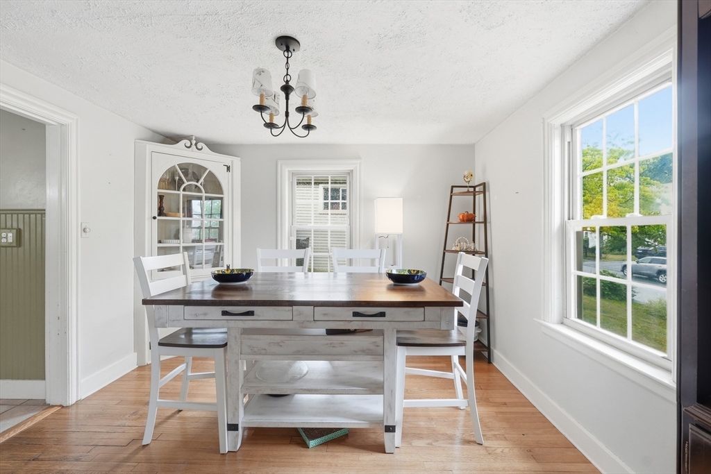 154 Barnard Road Worcester, MA 01605 - Photo 4 of 29