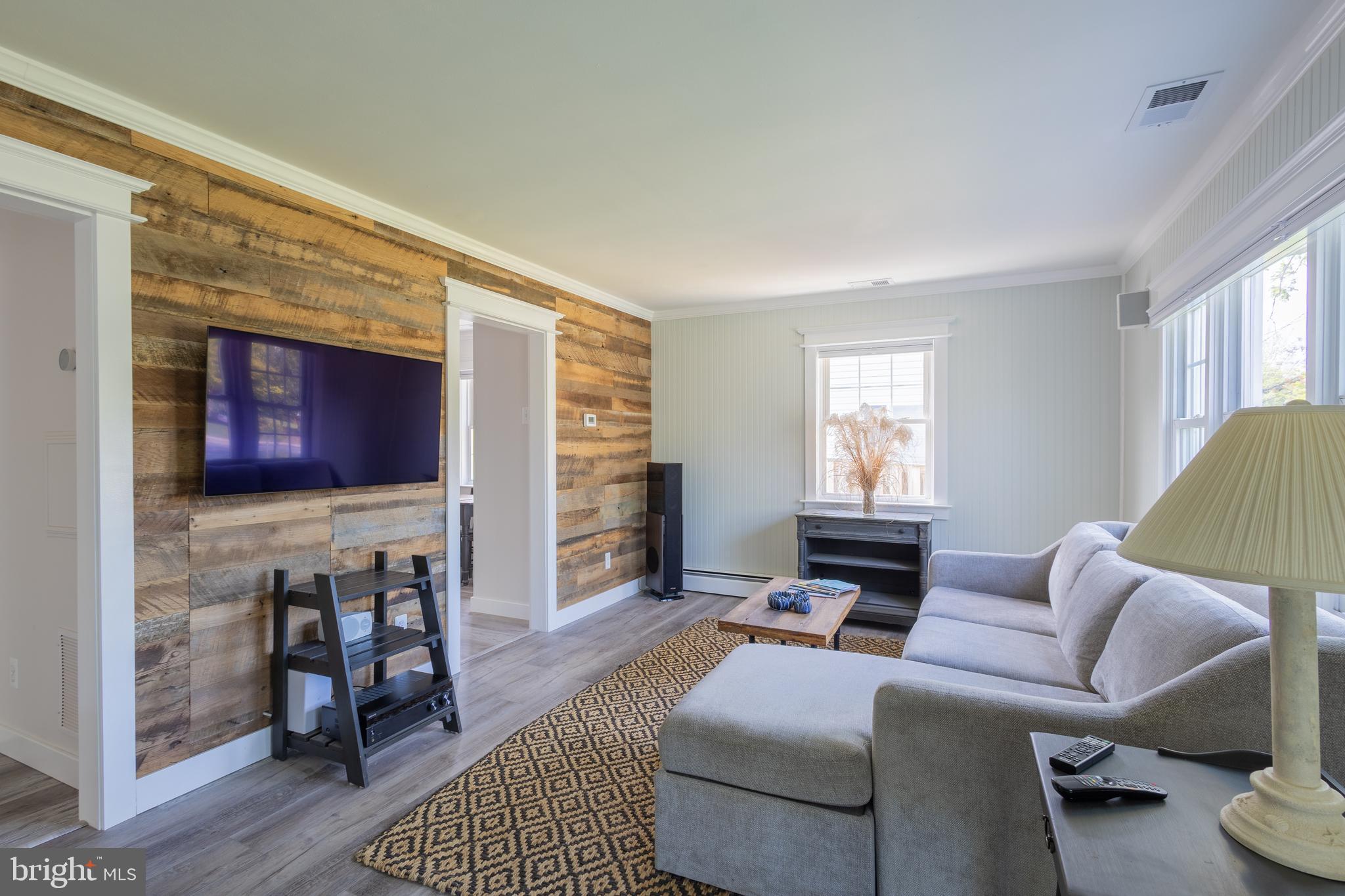 1303 Bay Ridge Avenue Annapolis, MD 21403 - Photo 7 of 29 Living room