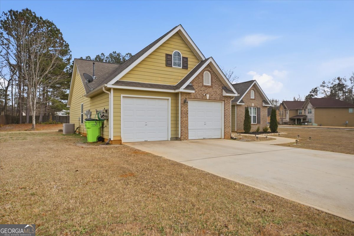 1201 Pendley Point Hampton, GA 30228 - Photo 2 of 20