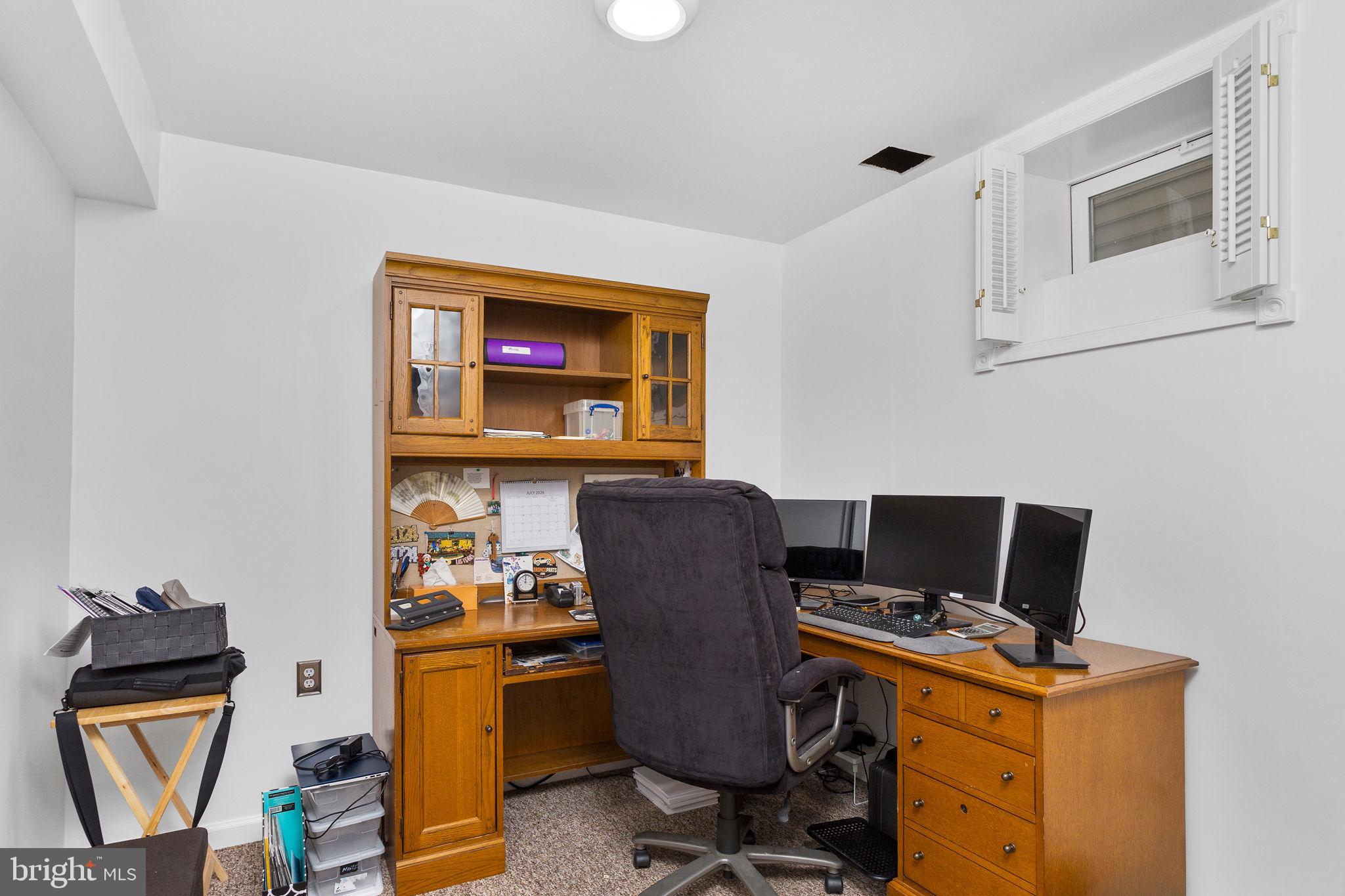 5 Tommys Meadow Pemberton, NJ 08068 - Photo 25 of 29 Cozy home office with natural light.
