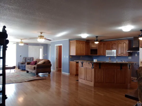 $330,000 | 13869 S Road, Mayetta, KS 66509