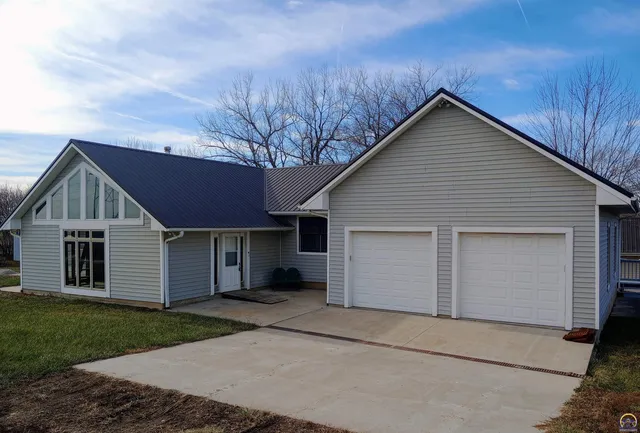 $350,000 | 13869 S Road, Mayetta, KS 66509