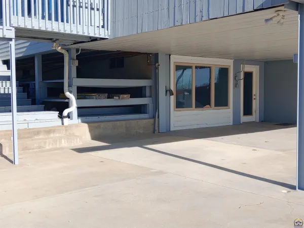 $330,000 | 13869 S Road, Mayetta, KS 66509