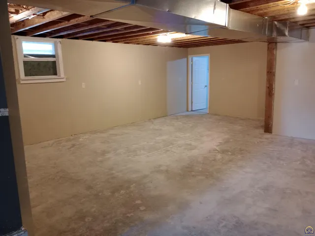 $330,000 | 13869 S Road, Mayetta, KS 66509