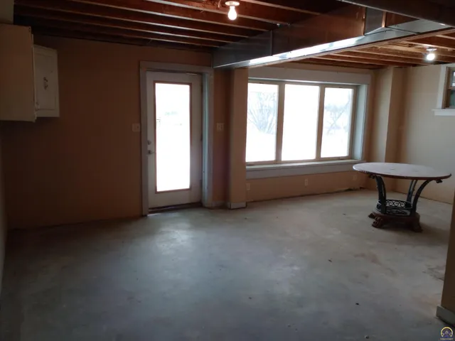 $350,000 | 13869 S Road, Mayetta, KS 66509