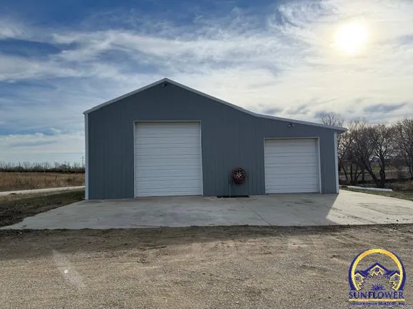 $330,000 | 13869 S Road, Mayetta, KS 66509