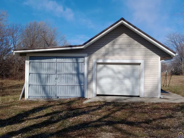 $350,000 | 13869 S Road, Mayetta, KS 66509