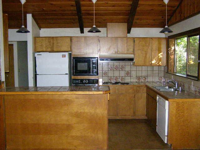 13900 Oak Run Road Oak Run, CA 96069 - Photo 11 of 15 KITCHEN