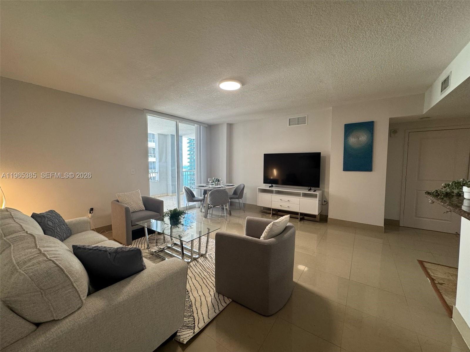 170 Southeast 14th Street, Unit 1108 Miami, FL 33131 - Photo 1 of 32