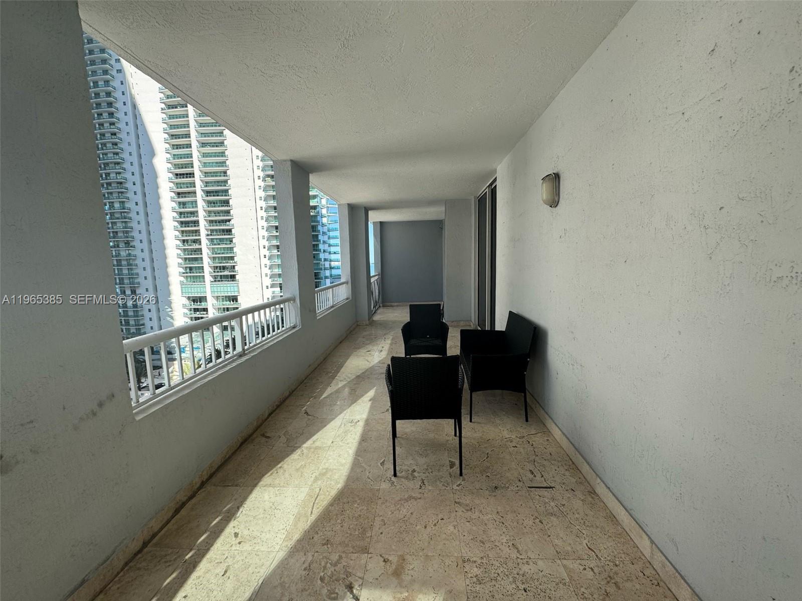 170 Southeast 14th Street, Unit 1108 Miami, FL 33131 - Photo 23 of 32