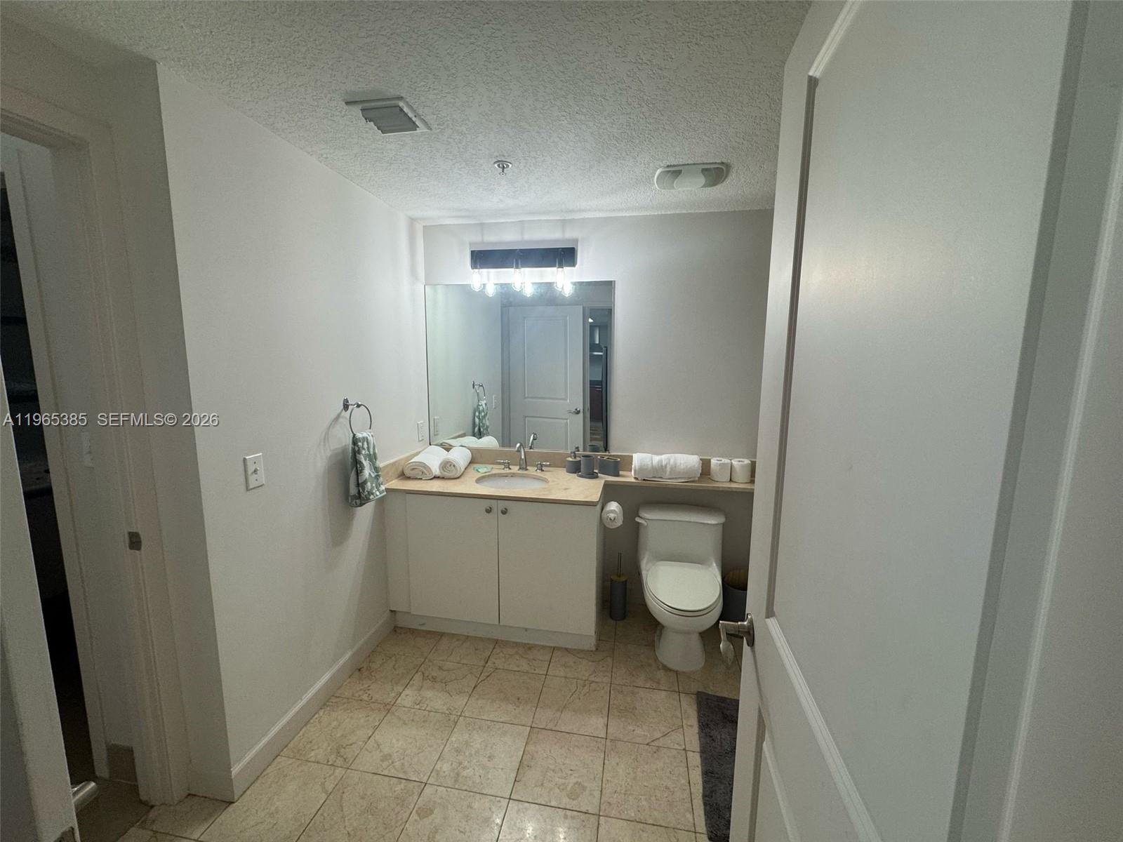 170 Southeast 14th Street, Unit 1108 Miami, FL 33131 - Photo 6 of 32
