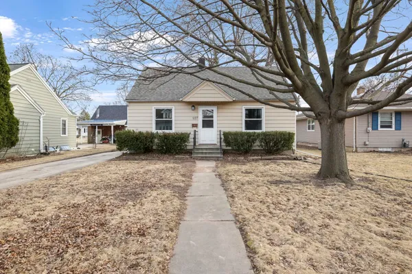 $197,000 | 937 West South Park Avenue, Oshkosh, WI 54902