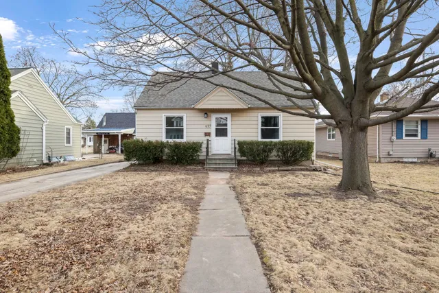 $197,000 | 937 West South Park Avenue, Oshkosh, WI 54902