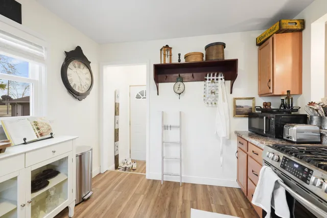 $197,000 | 937 West South Park Avenue, Oshkosh, WI 54902