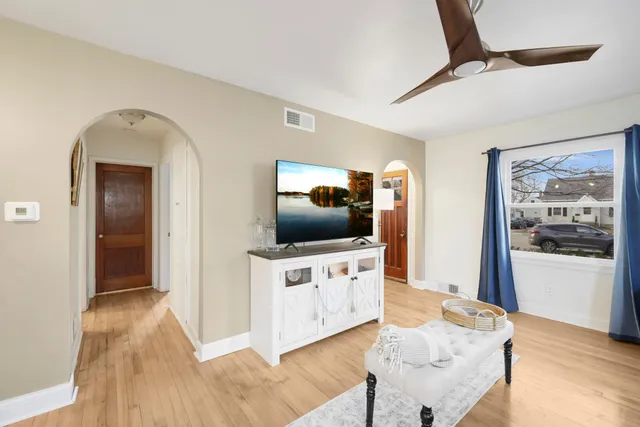 $197,000 | 937 West South Park Avenue, Oshkosh, WI 54902