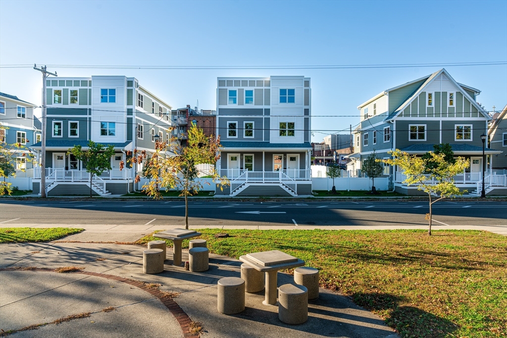 207 Clemente Street Holyoke, MA 01040 - Photo 2 of 17