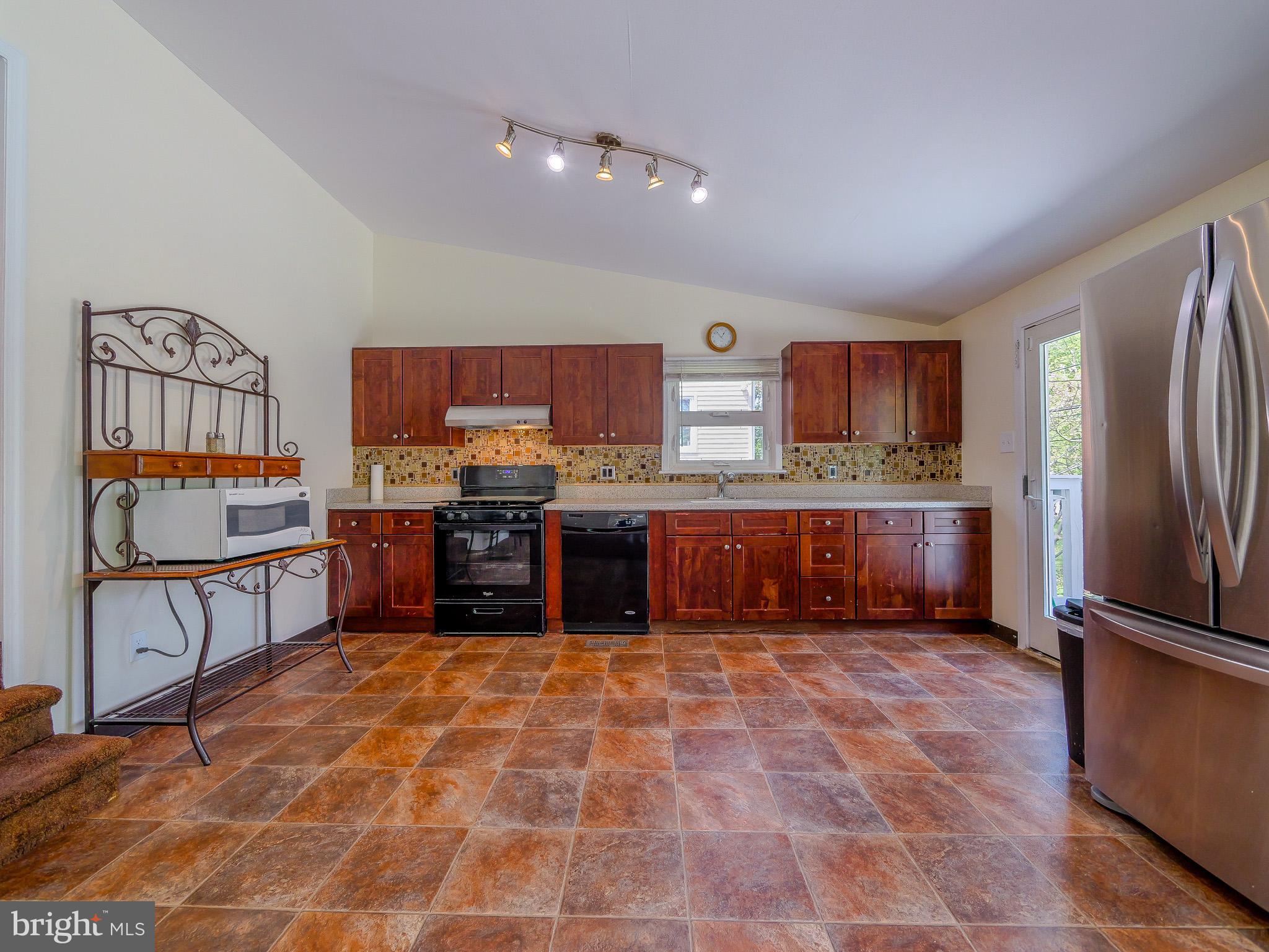 424 Holmes Road Morton, PA 19070 - Photo 14 of 48 Gallery Image 14