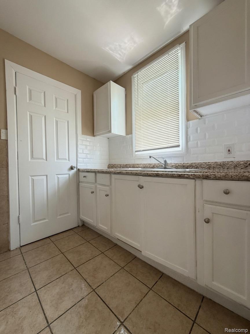 7286 Faust Avenue Detroit, MI 48228 - Photo 15 of 19 Kitchen