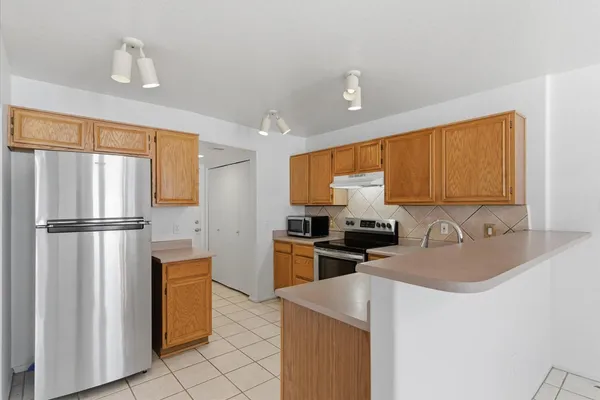 $2,150 | 3142 East Wahalla Lane, Phoenix, AZ 85050