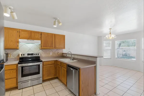 $2,150 | 3142 East Wahalla Lane, Phoenix, AZ 85050