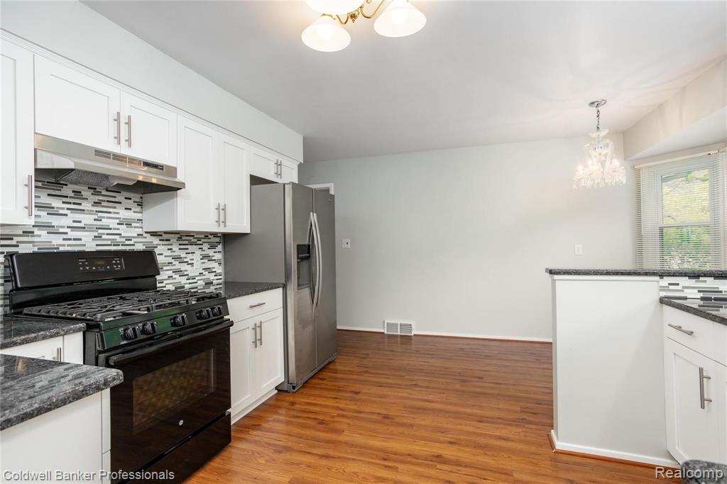 401 Barclay Grosse Pointe, MI 48236 - Photo 12 of 39