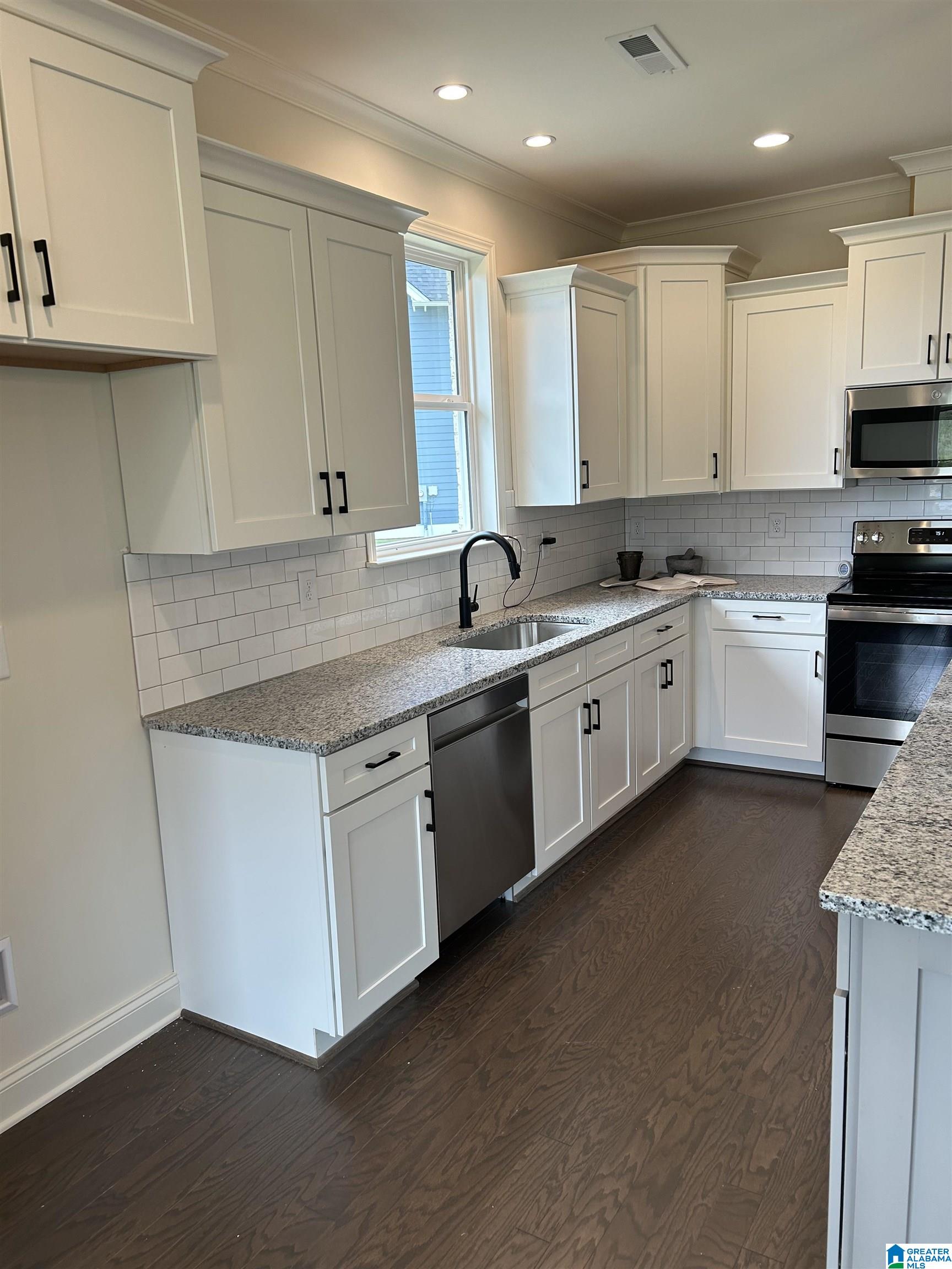 304 Cornwall Drive Alabaster, AL 35114 - Photo 34 of 71 Gallery Image 34