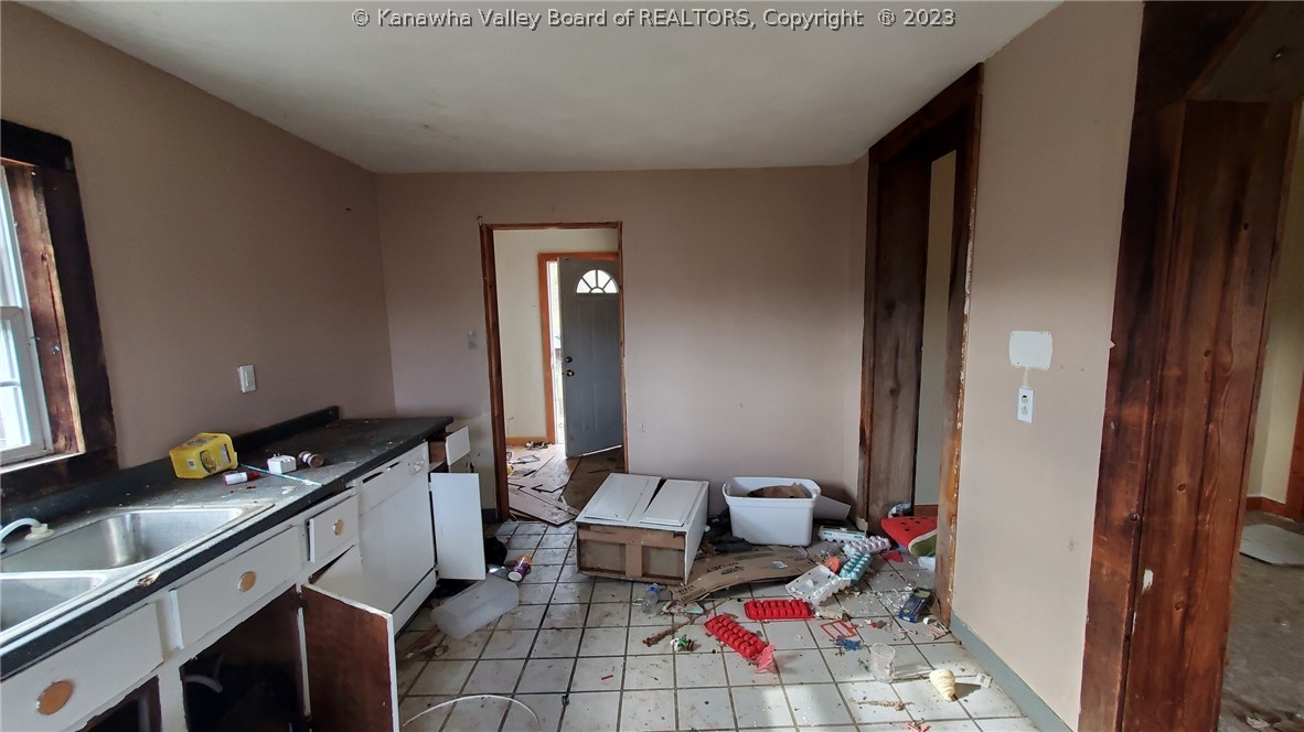 459 B Angel Fork Road St. Albans, WV 25177 - Photo 4 of 15 Gallery Image 4