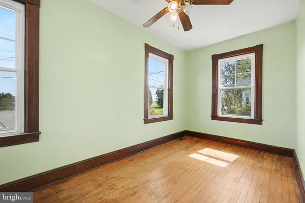 a view of empty room with window