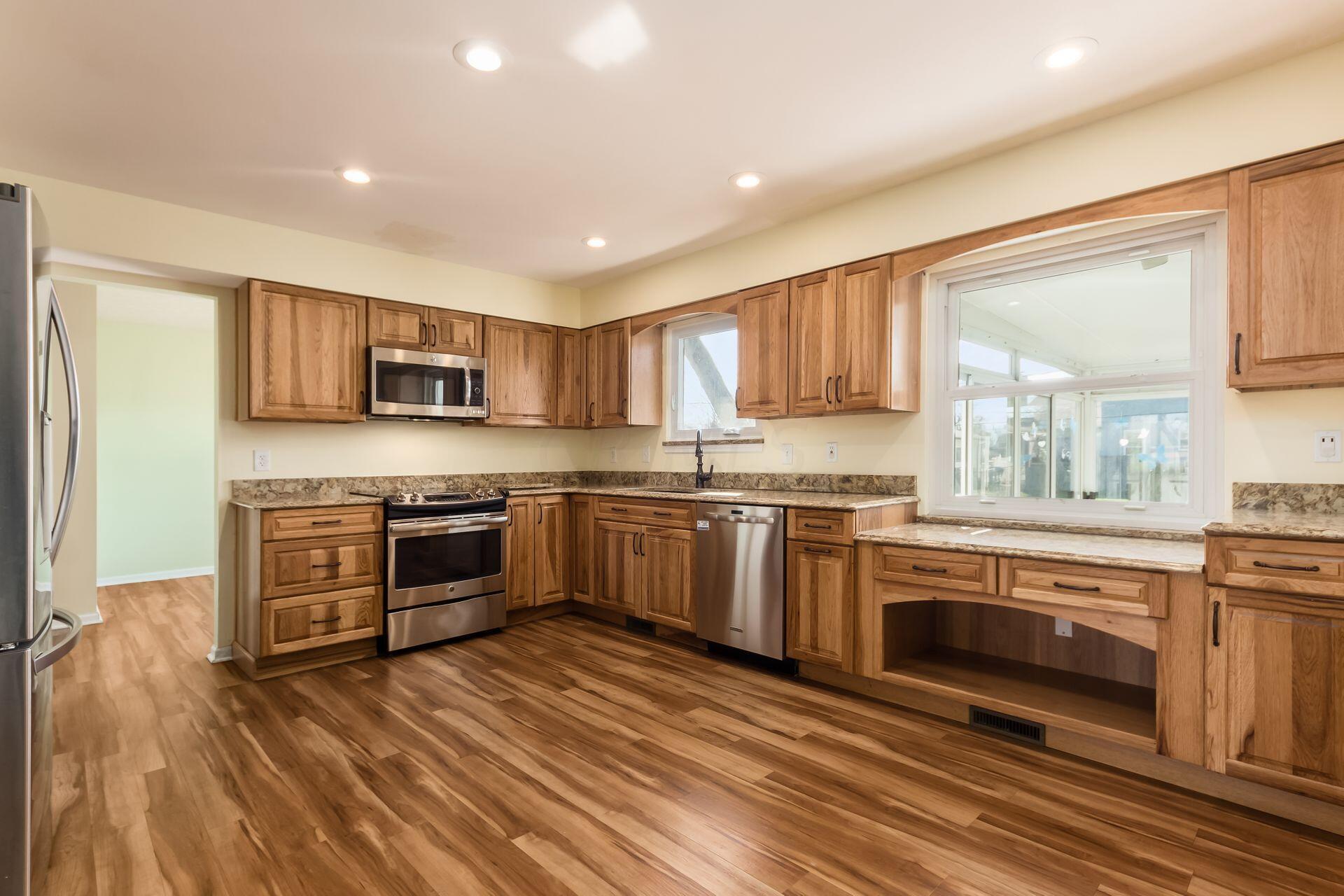 1553 Francisco Road Columbus, OH 43220 - Photo 2 of 28 014_8f91f_M 1553 Francisco025
