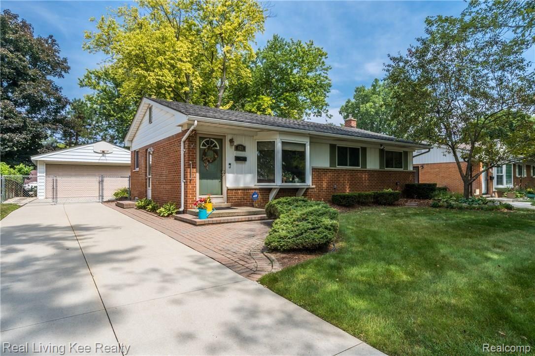 621 Rewold Drive Rochester, MI 48307 - Photo 2 of 34 New driveway and cute curb appeal!