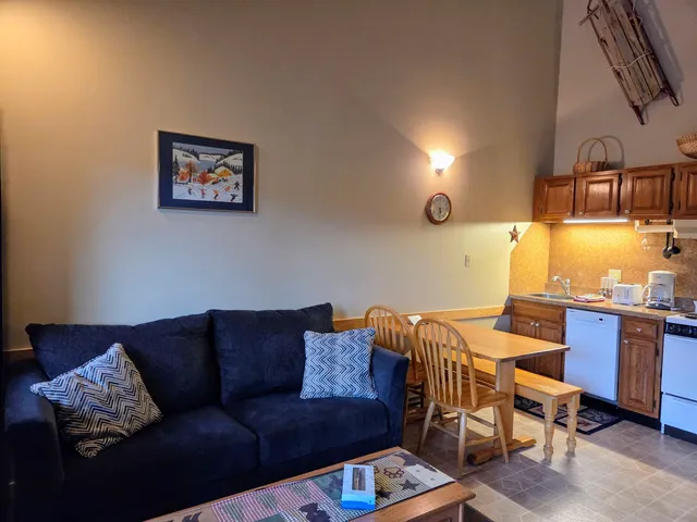 $1,400 | 36 Lodge Road, Unit A301, Lincoln, NH 03251