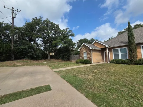 $1,300 | 3712 Mandy Drive, Unit 1, Granbury, TX 76048