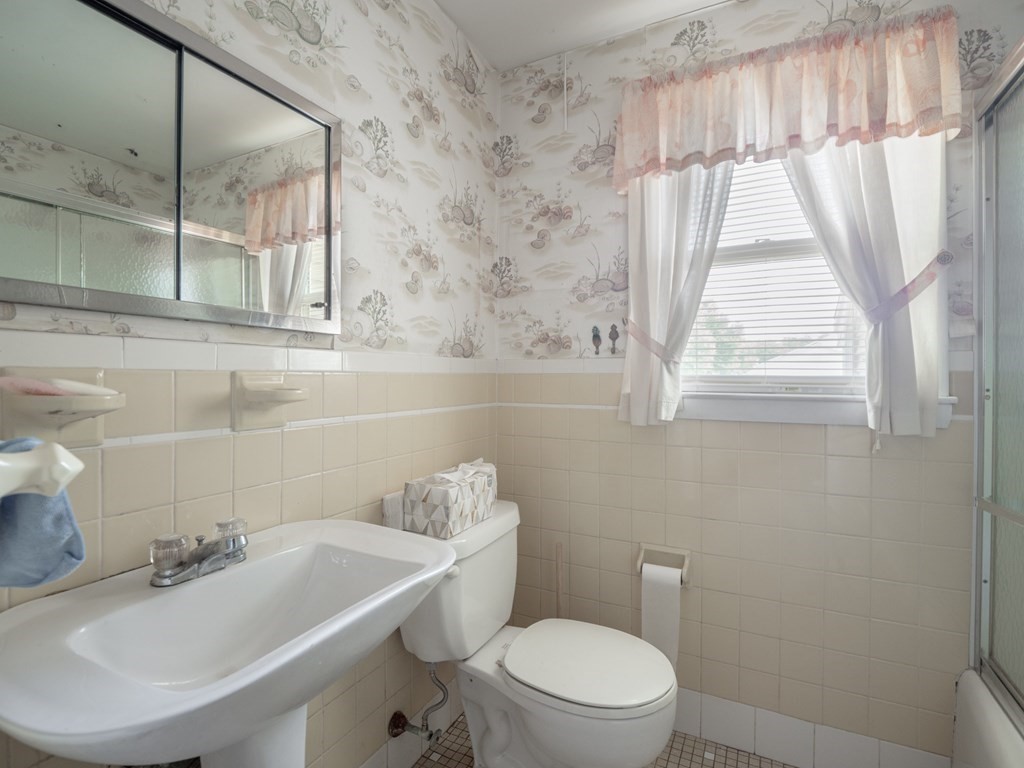 8 Walsh Road Holbrook, MA 02343 - Photo 20 of 41