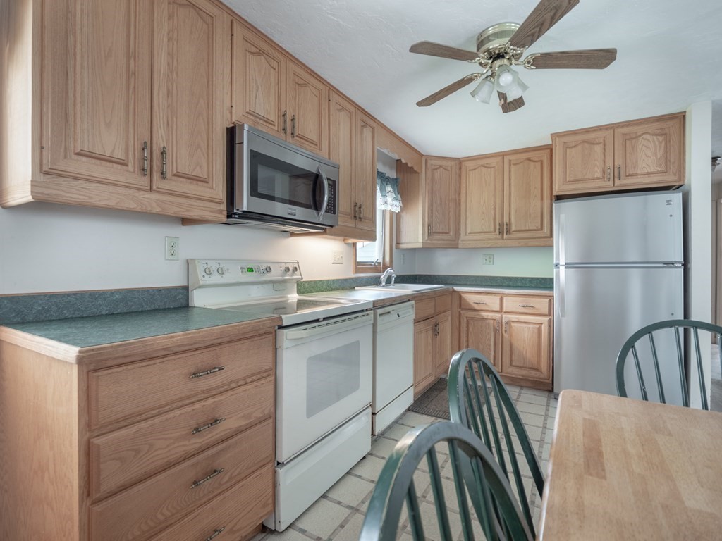 8 Walsh Road Holbrook, MA 02343 - Photo 8 of 41