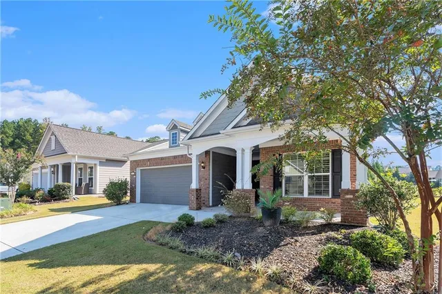 a view of a yard in front of a house