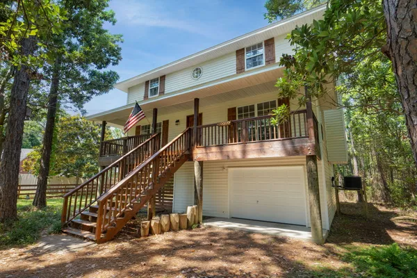 $490,000 | 1026 Woodlore Circle, Gulf Breeze, FL 32563