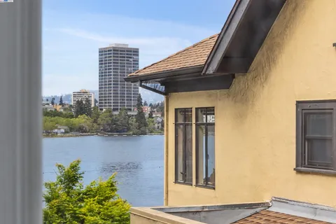 $399,000 | 1438 Lakeshore Avenue, Unit 6, Oakland, CA 94606