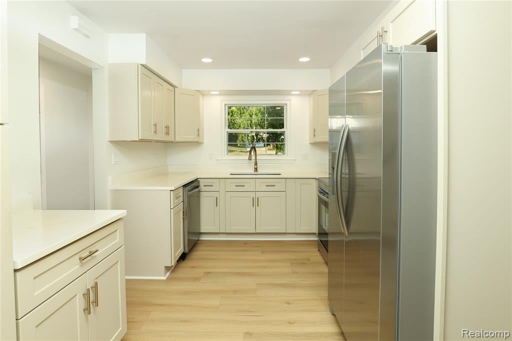 24095 Farmington Road Farmington, MI 48336 - Photo 9 of 51 Gallery Image 9