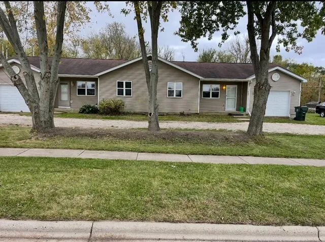 $1,535 | 939 Legion Drive, Twin Lakes, WI 53181