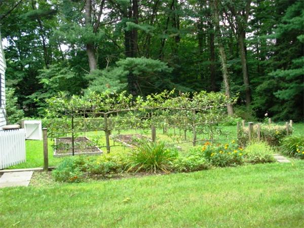40 Woodsley Road Longmeadow, MA 01106 - Photo 6 of 16 a view of a garden