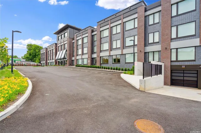 $1,674,200 | 218 Middle Neck Road, Unit 110, Great Neck, NY 11021