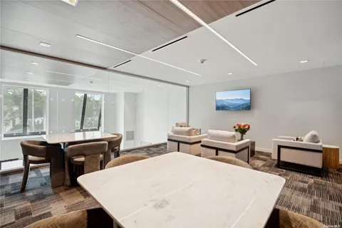 $1,674,200 | 218 Middle Neck Road, Unit 110, Great Neck, NY 11021