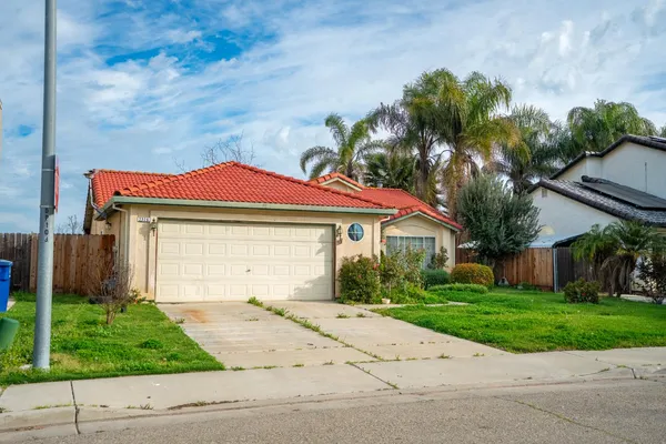 $320,000 | 2326 Santos Street, Dos Palos, CA 93620
