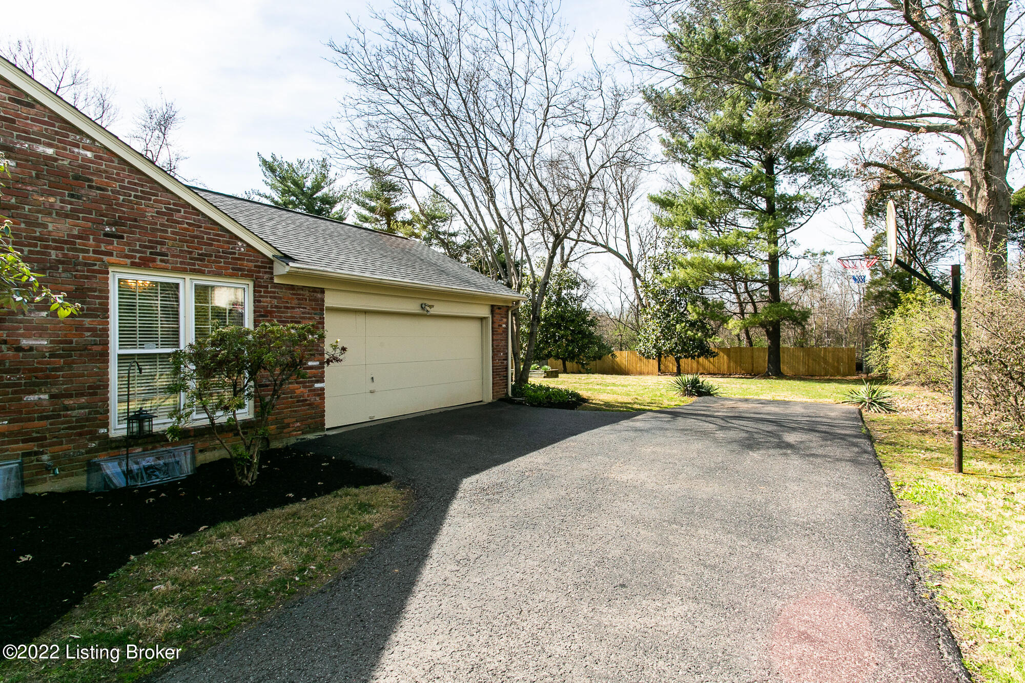 6109 Rodes Drive Louisville, KY 40222 - Photo 29 of 31 6109 Rodes Dr-64